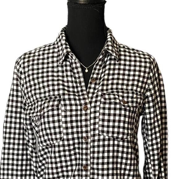 3/$15 Forever 21 Long Sleeve Black and White Plaid Button Down Fall Winter Top - Picture 2 of 10